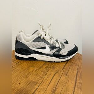 Nike Black and White Sneakers men’s